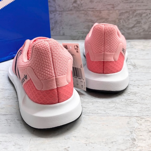 Adidas Swift Run RF running shoes - Picture 6 of 16